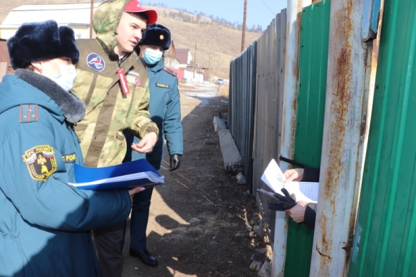 Сотрудники МЧС России напоминают гражданам требования пожарной безoпасности 