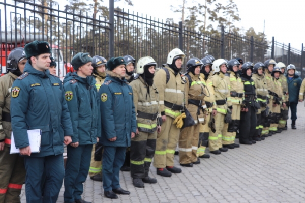 В Улан-Удэ спасатели «эвакуировали» пострадавшего из здания Национального банка 