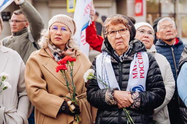 В Улан-Удэ открыли памятник врачам, погибшим от COVID-19