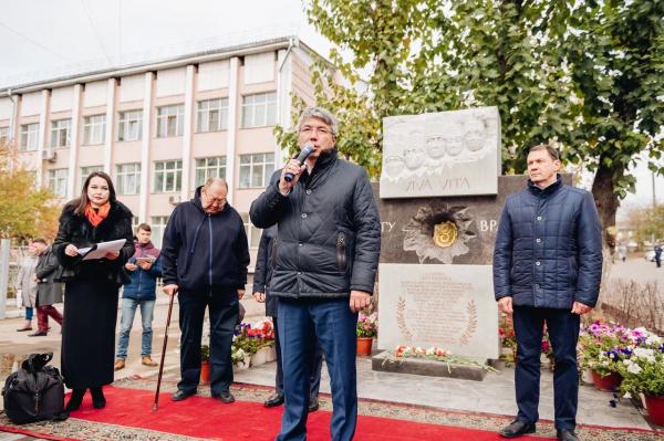 В Улан-Удэ открыли памятник врачам, погибшим от COVID-19