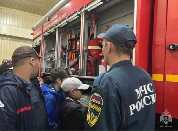 Юные кадеты побывали на экскурсии в пожарно-спасательной части 