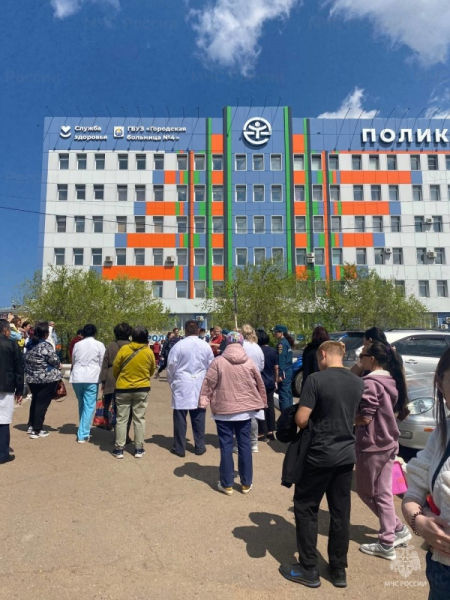 В поликлинике Улан-Удэ состоялись практические занятия по эвакуации людей и тушению условного пожара 