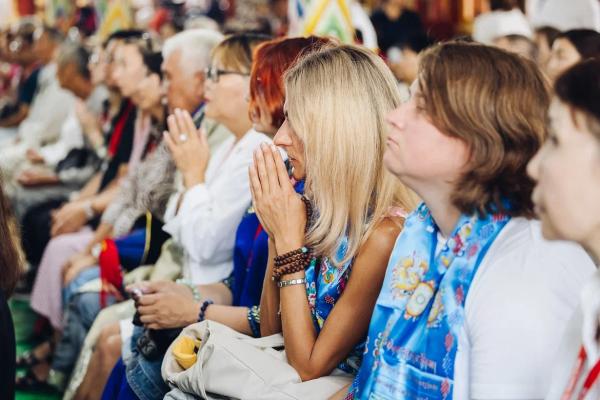 Хурал «Бурхан Багшын магтаал» открыл третий день II Международного буддийского форума