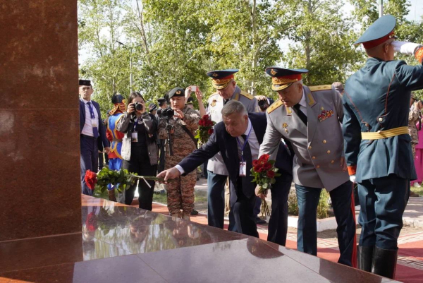 Делегация Бурятии почтила память советских и монгольских воинов Халхин-Гола 