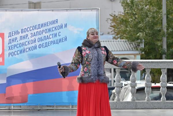 Митинг-концерт в честь присоединения ЛНР, ДНР, Херсонской и Запорожской областей к России состоялся в Улан-Удэ   