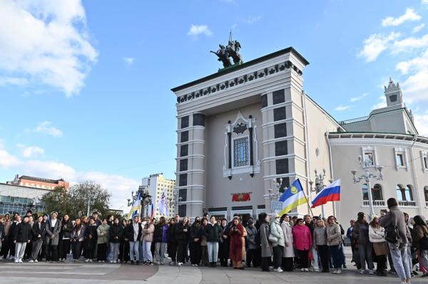 Митинг-концерт в честь присоединения ЛНР, ДНР, Херсонской и Запорожской областей к России состоялся в Улан-Удэ   