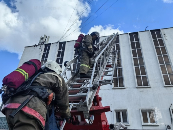 Около 500 человек эвакуировались из торгового центра в Улан-Удэ 