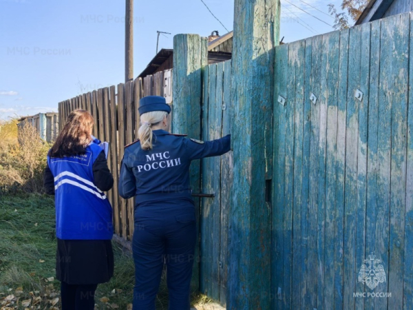 Сотрудники МЧС России совместно с представителями Администрации Улан-Удэ провели профилактический рейд в жилом секторе 