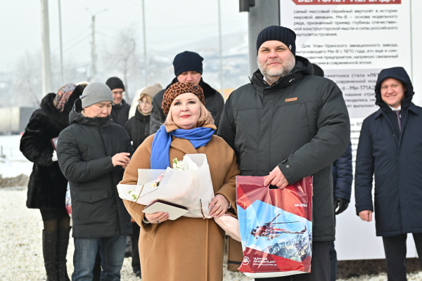 В Улан-Удэ открылся памятник вертолету Ми-8