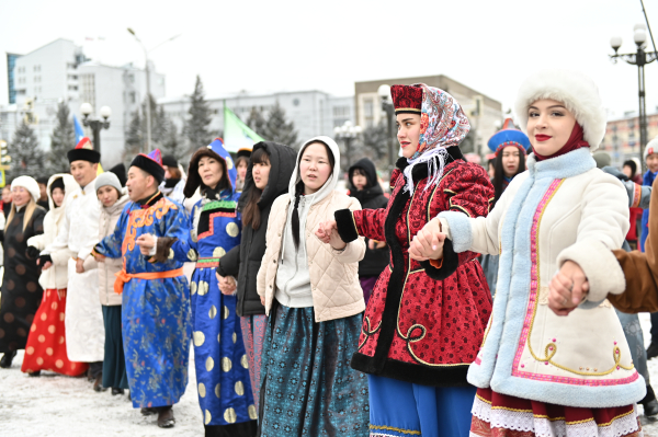 Жители Бурятии станцевали масштабный ехор