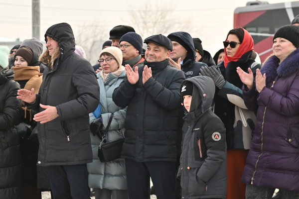 В Улан-Удэ открылся памятник вертолету Ми-8