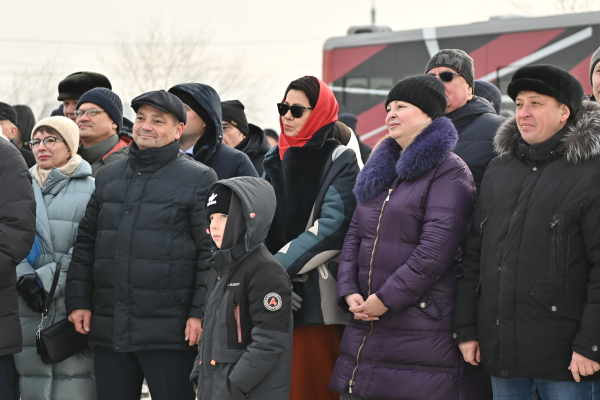 В Улан-Удэ открылся памятник вертолету Ми-8