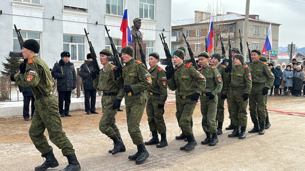 Герою России Виталию Сукуеву открыли памятник в родном Джидинском районе