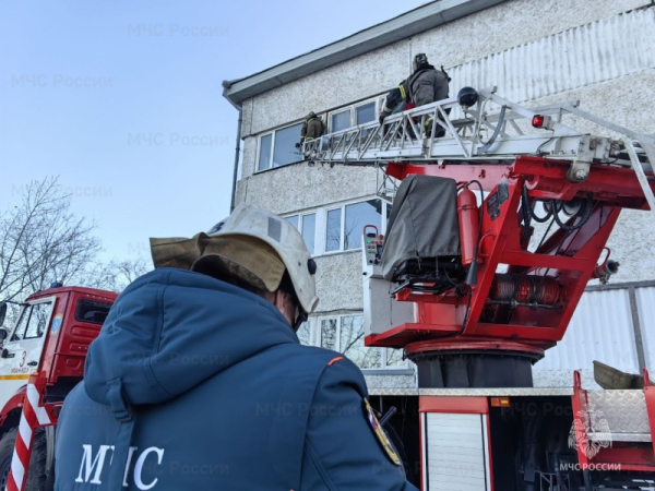 Концертный зал спасали от огня в Улан-Удэ 