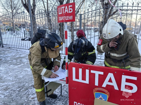 Концертный зал спасали от огня в Улан-Удэ 